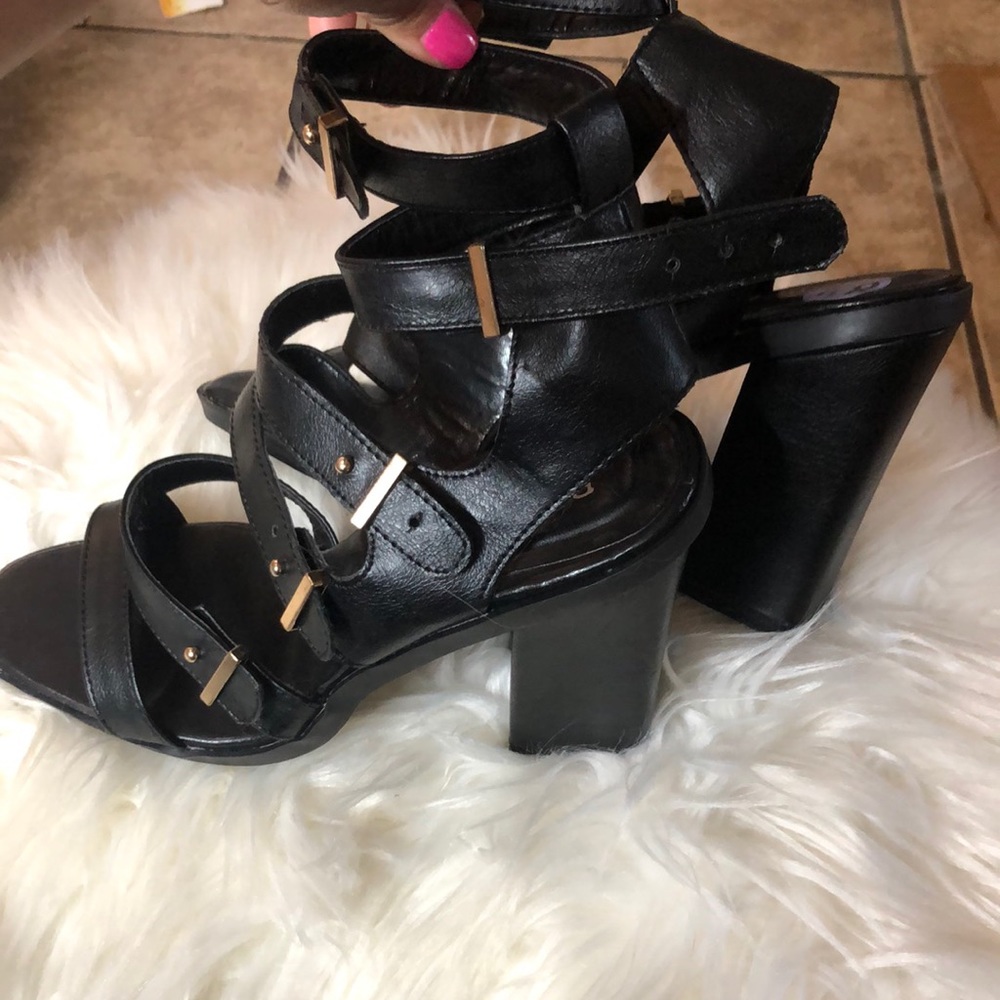 Trendy chunky ankle heels SZ 8 1/2
